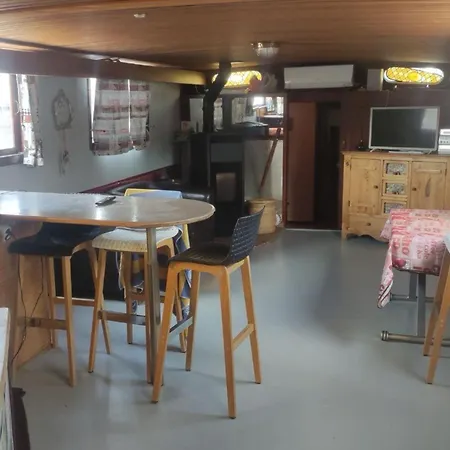 펜션 Pretty Barge In