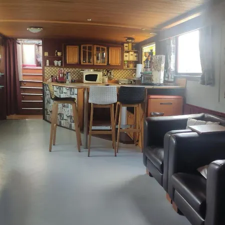 펜션 Pretty Barge In *